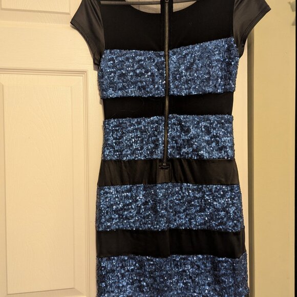 Short-sleeve sequin party dress - Picture 2 of 3